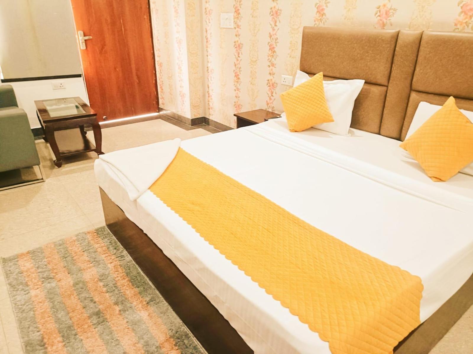 Prime Plaza Ambs Near Igi Airport Maison d'hôtes
